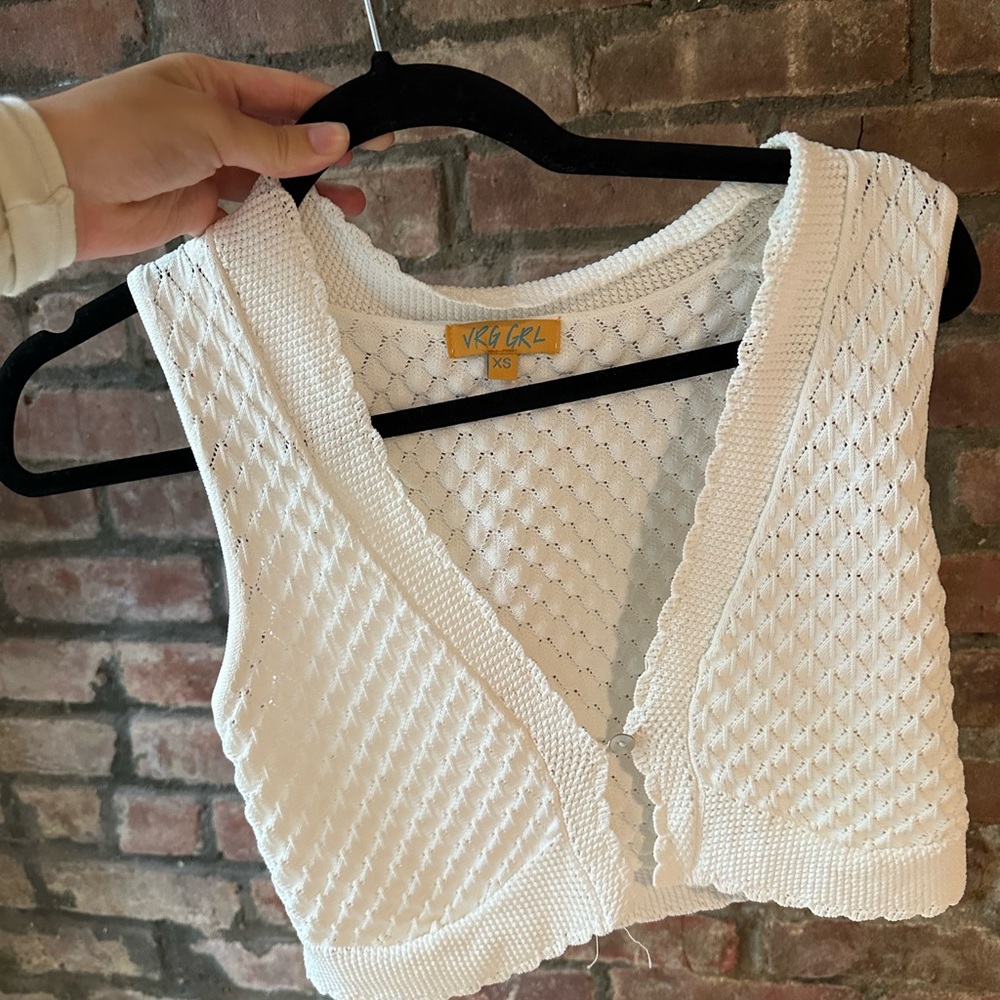 Vigirl White Knit Crop Top